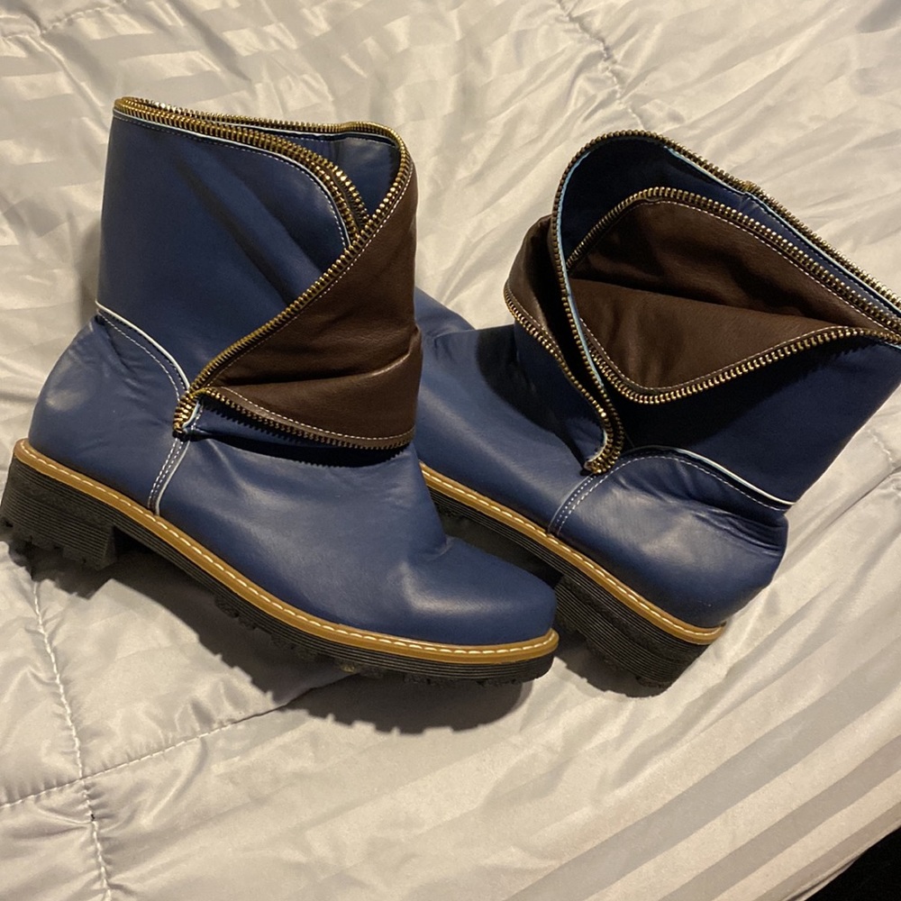 Awesome blue and brown boots size 7